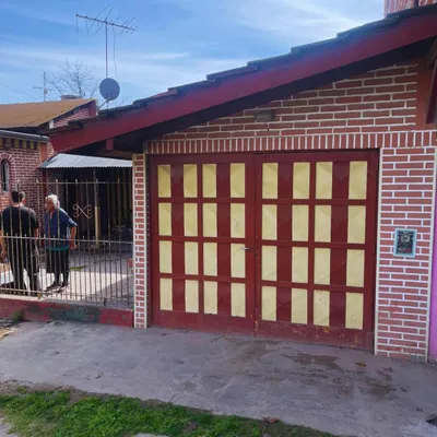 Casa con Local Comercial en Venta - Moreno