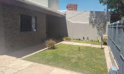 CASA 6 AMBIENTES BARRIO ALCORTA MORENO