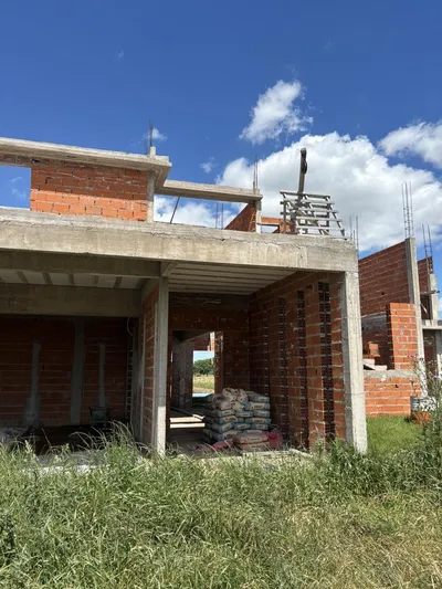 CASA A TERMINAR CON PROYECTO APROVADO LOTE 600M2, DON EUGENIO II
