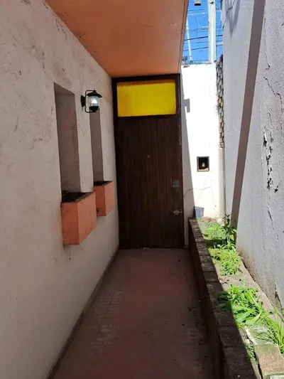 CASONA CON 3 HABITACIONES , MERLO CENTRO ACEPTA PERMUTA