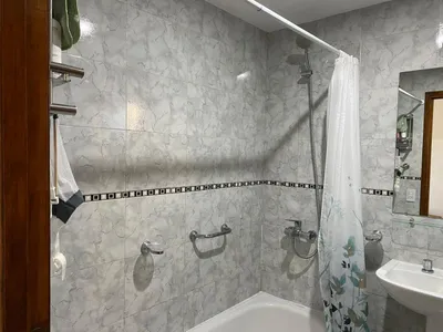 Chalet con pileta, 4 Amb en Barrio Las Lomas , Miramar