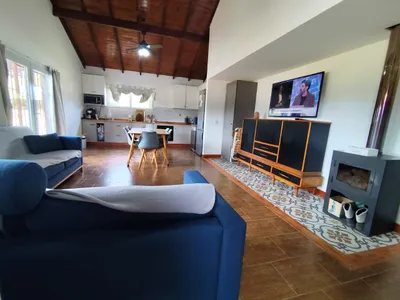 Chalet con pileta, 4 Amb en Barrio Las Lomas , Miramar